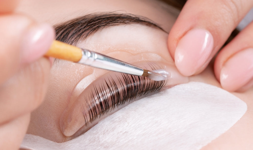 What's the Difference Between a Lash Lift and Lash Extensions?